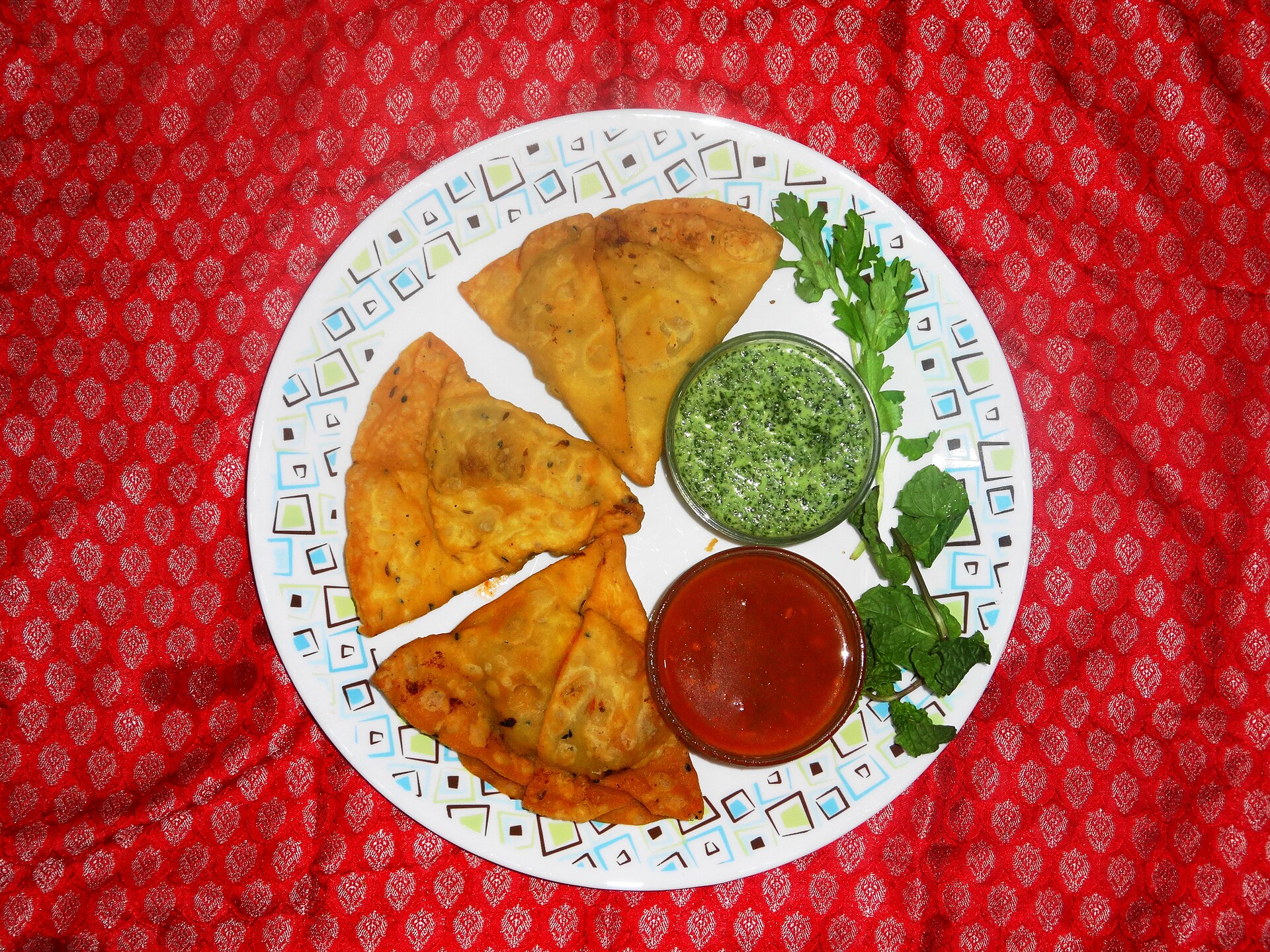 Making Pakistan-style nimco for US game-day trays