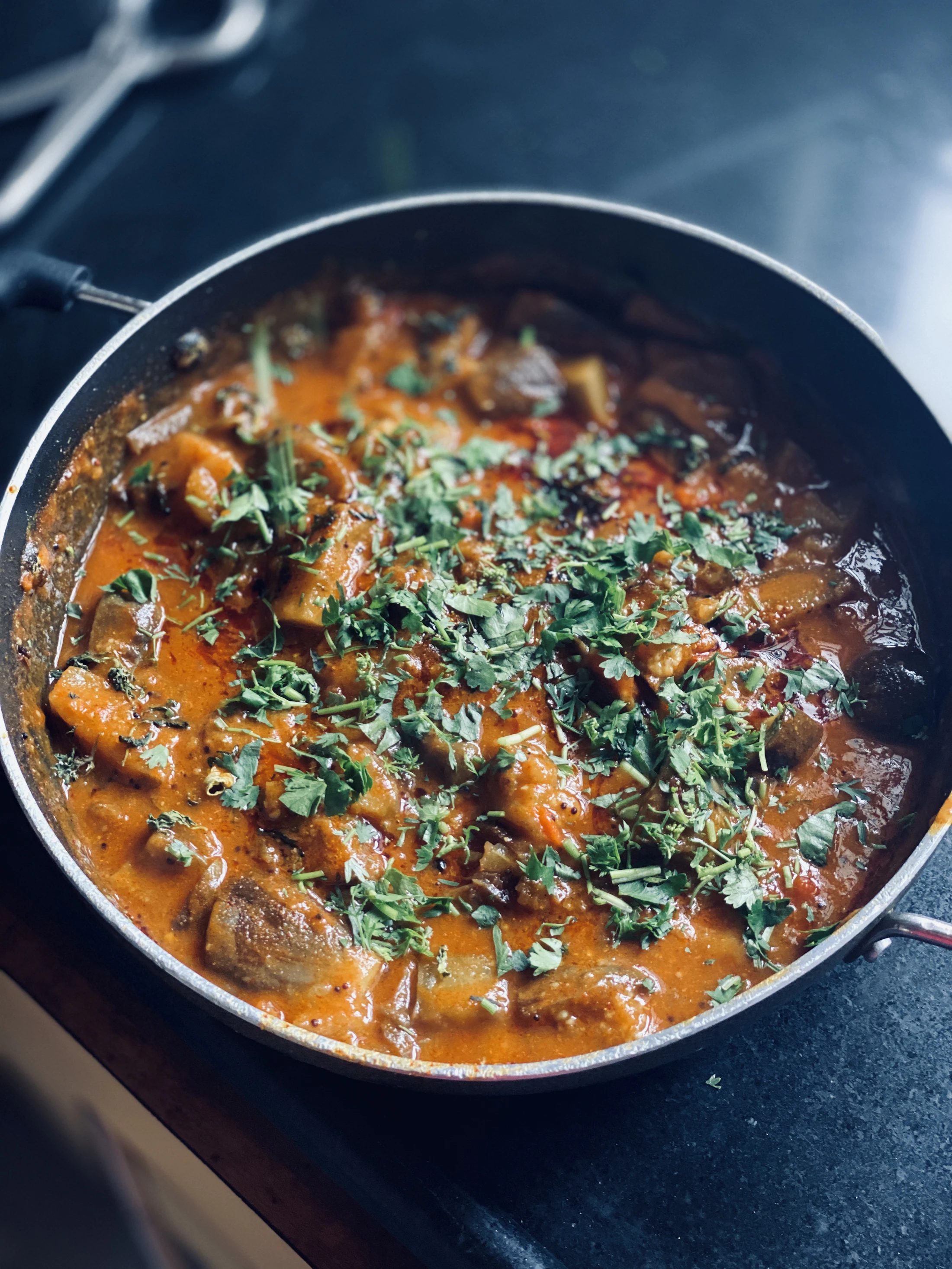 Aloo gosht with proper shorba: when to add the potatoes