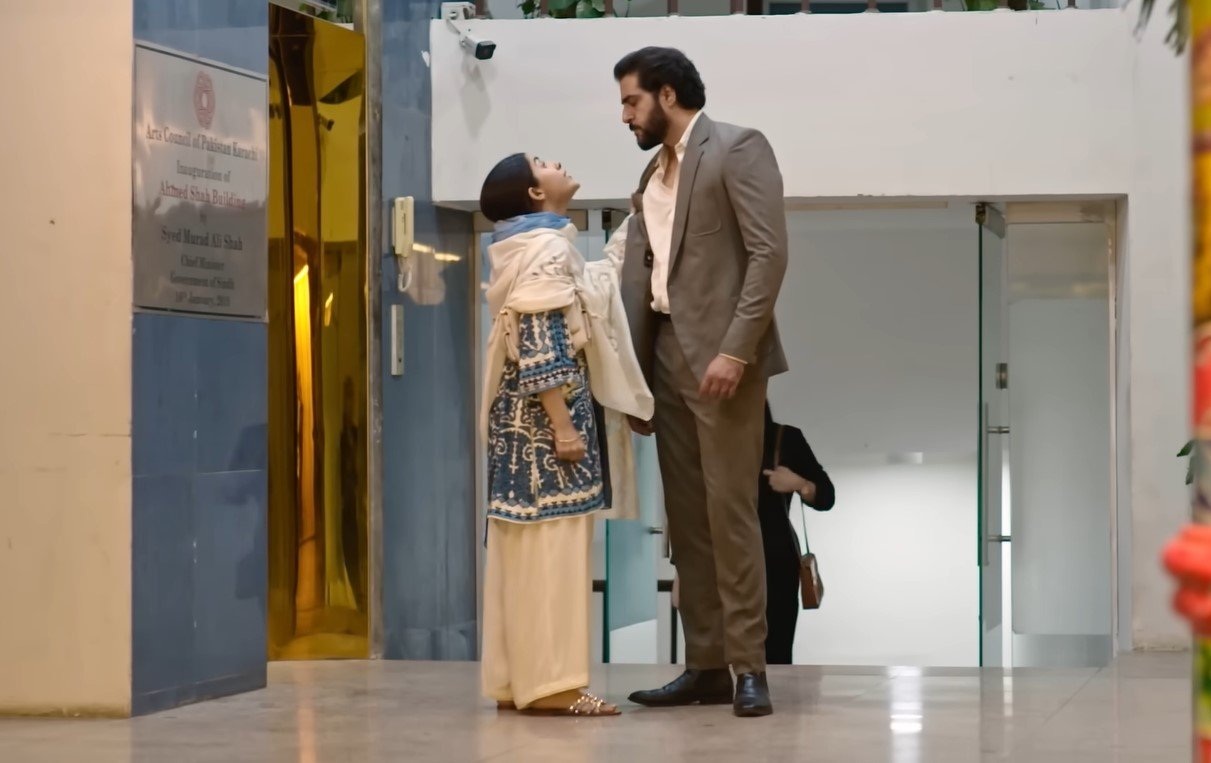 A woman in a pale dupatta facing a man in a corridor in Sirf Shabana