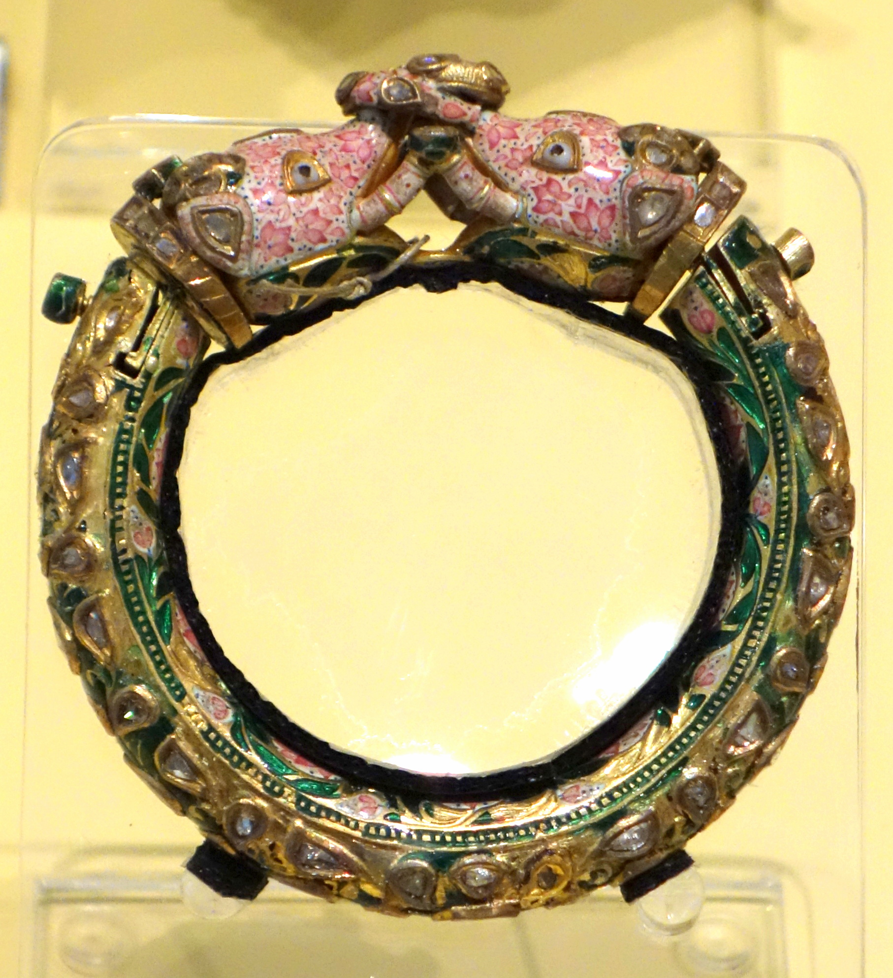 Gold, vermeil and plated Pakistani jewellery: what you are paying for